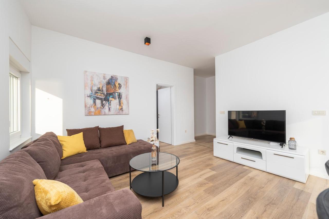 Villa Eni Apartments 1 Мандре Екстер'єр фото
