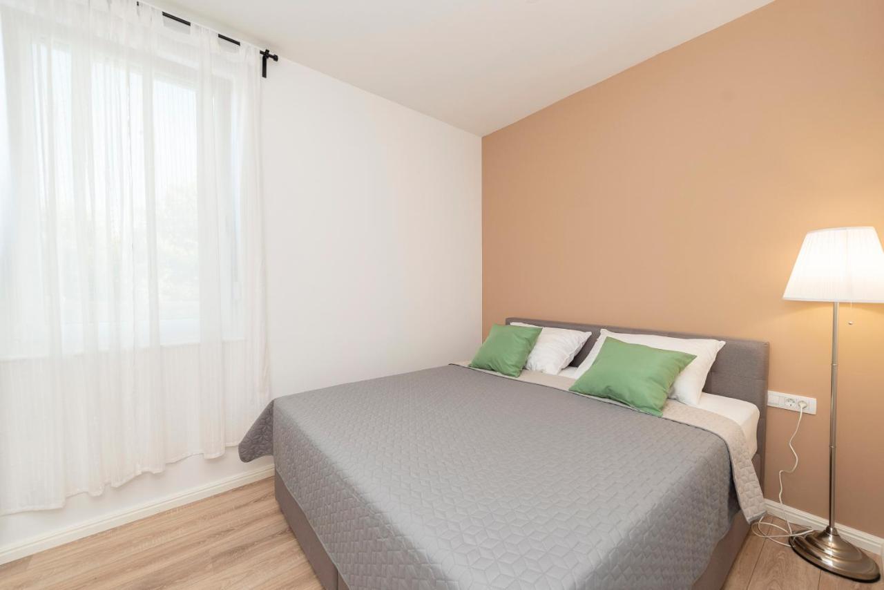 Villa Eni Apartments 1 Мандре Екстер'єр фото