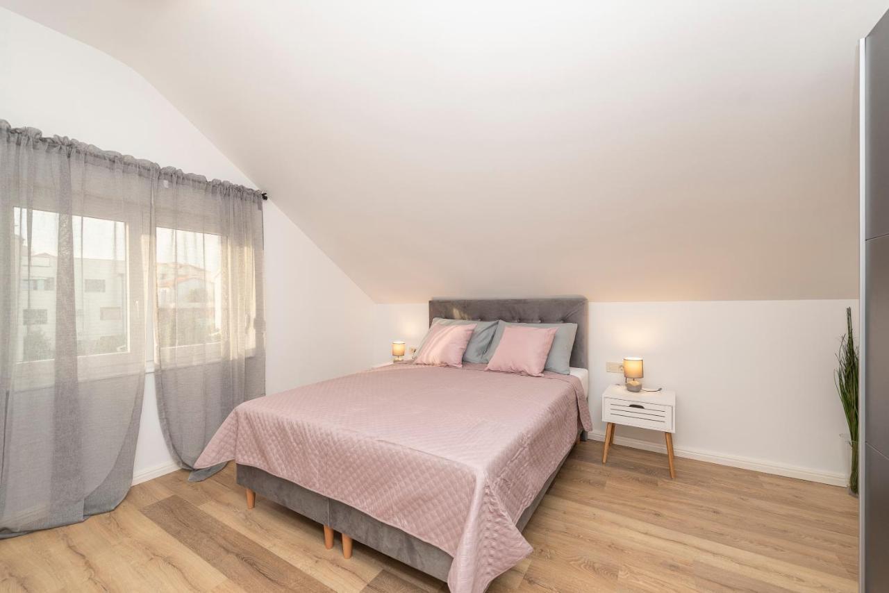 Villa Eni Apartments 1 Мандре Екстер'єр фото
