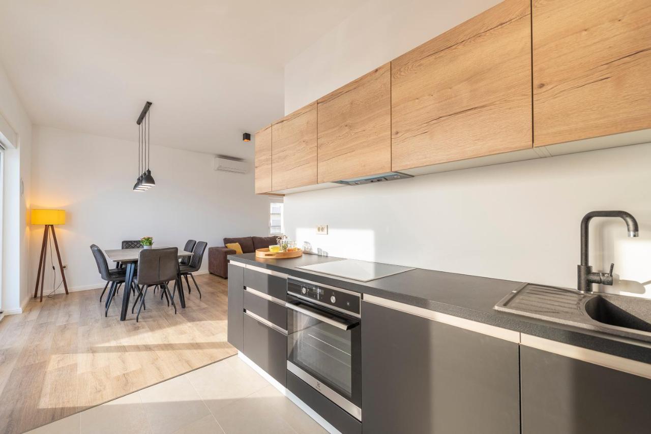 Villa Eni Apartments 1 Мандре Екстер'єр фото